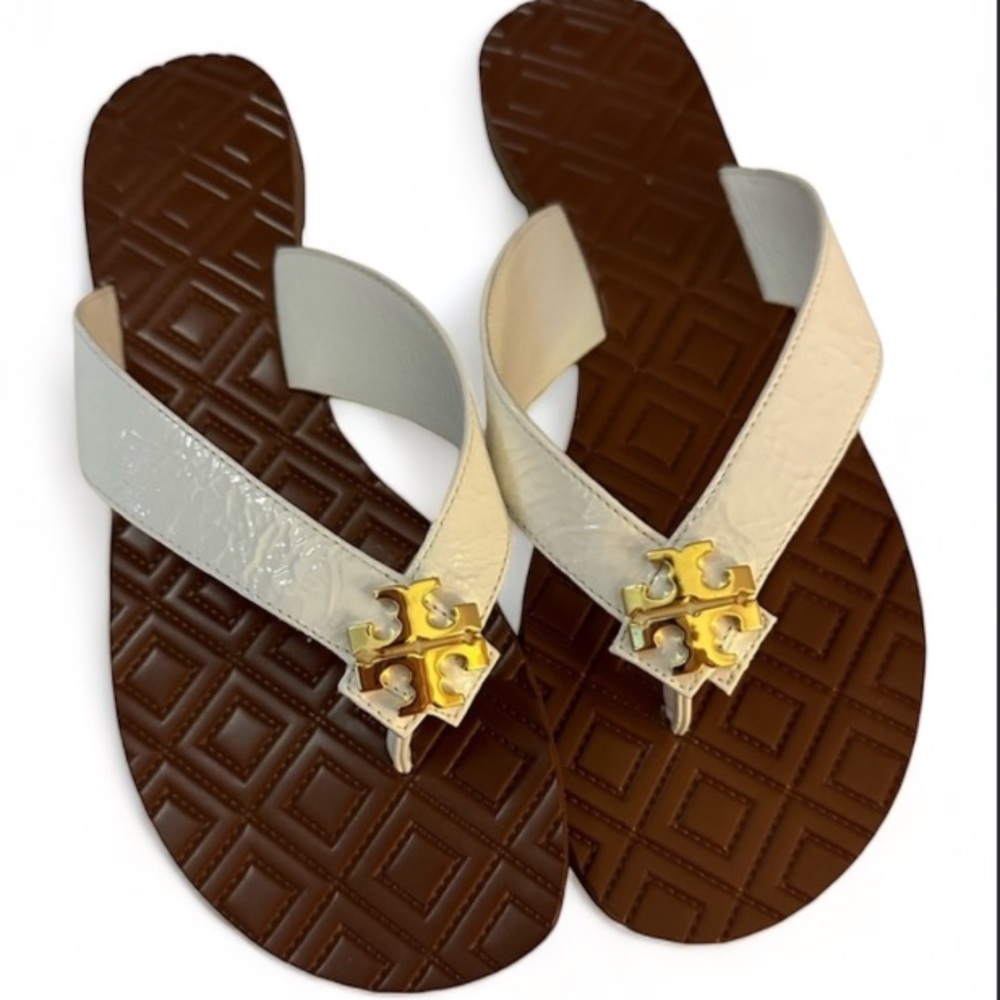 Tory Burch White Patent Leather Maybell Thong With Gold Emblem Size 9 NWB